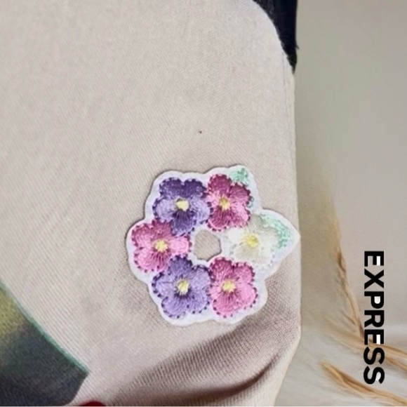 Express Graphic Print Women's Top - Cream w/ 🌸 embroidery - Picture 5 of 11